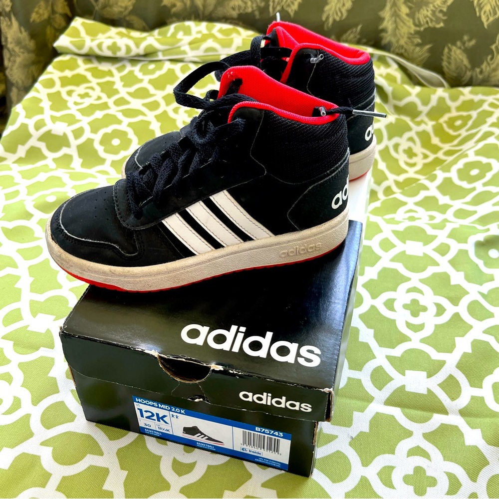 adidas Hoops Mid 2.0 Basketball sneaker